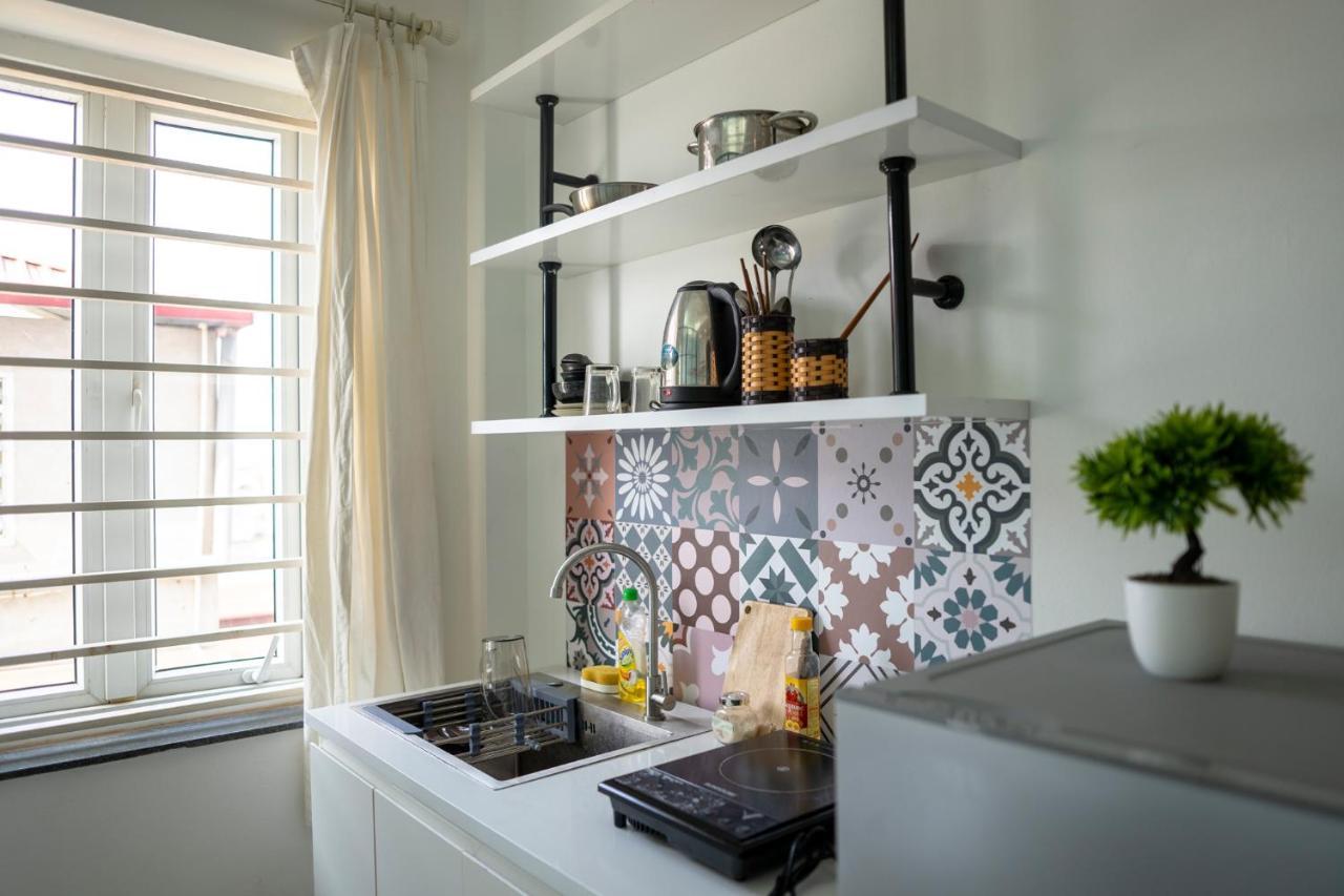 Sazi Homestay 97 Van Cao Building * Hanoi